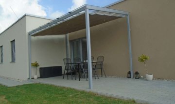 Pergola Latin Int. podvěs, realizace Bohemiaflex CS