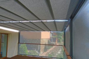 Pergola Latin 80 a Svislá markýza Screen Zip, realizace Bohemiaflex CS