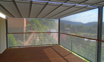 Pergola Latin 80 a Svislá markýza Screen Zip, realizace Bohemiaflex CS