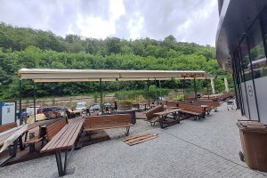 Markýzový přístřešek a tunel, PIVO KARLÍN, realizace Bohemiaflex CS
