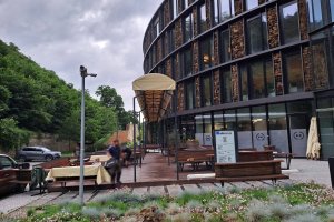 Markýzový přístřešek a tunel, PIVO KARLÍN, realizace Bohemiaflex CS