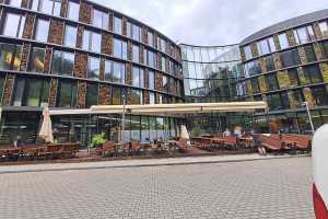 Markýzový přístřešek a tunel, PIVO KARLÍN, realizace Bohemiaflex CS