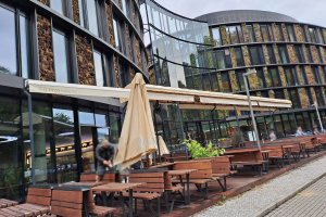 Markýzový přístřešek a tunel, PIVO KARLÍN, realizace Bohemiaflex CS
