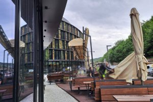 Markýzový přístřešek a tunel, PIVO KARLÍN, realizace Bohemiaflex CS