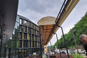 Markýzový přístřešek a tunel, PIVO KARLÍN, realizace Bohemiaflex CS
