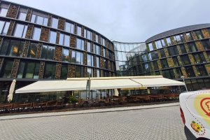 Markýzový přístřešek a tunel, PIVO KARLÍN, realizace Bohemiaflex CS