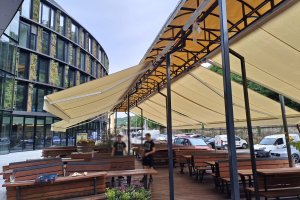 Markýzový přístřešek a tunel, PIVO KARLÍN, realizace Bohemiaflex CS