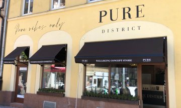 Výklopná markýza RIMINI PLUS, PURE DISTRICT PRAHA, realizace Bohemiaflex CS