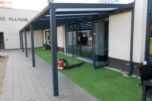 Pergola Piazza + PVC plachty, The manor Pub Ostrava, realizace Bohemiaflex CS