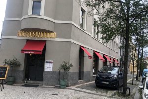 Výklopné markýzy RIMINI PLUS, RESTAURACE  Rossopomodoro v Praze, realizace Bohemiaflex CS