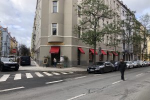 Výklopné markýzy RIMINI PLUS, RESTAURACE  Rossopomodoro v Praze, realizace Bohemiaflex CS
