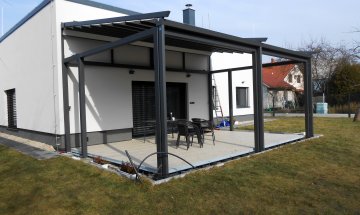 Pergola Linie, RAL 7016, realizace Bohemiaflex CS