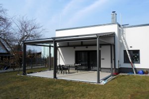 Pergola Linie, RAL 7016, realizace Bohemiaflex CS
