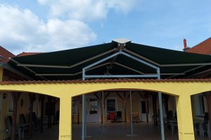Markýzový přístřešek, PENZION KOSKY TŘEBOŇSKO, Chlum u Třeboně, realizace Bohemiaflex CS