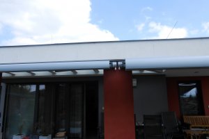 Kazetová markýza Aresbox,, 2 x 3850x2500mm a 4810x2500mm, RAL 9006, realizace Bohemiaflex CS