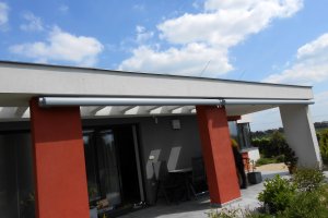Kazetová markýza Aresbox,, 2 x 3850x2500mm a 4810x2500mm, RAL 9006, realizace Bohemiaflex CS