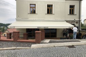 Markýza Sirius, Cafe Srdce v Mouce, Mladá Boleslav, realizace Bohemiaflex CS