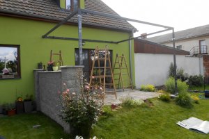 Pergola Latin 80, RAL 7016, realizace Bohemiaflex CS