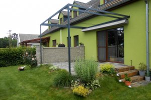 Pergola Latin 80, RAL 7016, realizace Bohemiaflex CS