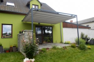 Pergola Latin 80, RAL 7016, realizace Bohemiaflex CS
