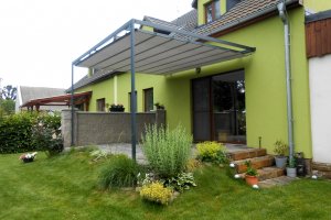 Pergola Latin 80, RAL 7016, realizace Bohemiaflex CS