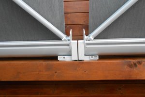 Kazetová markýza Alandbox, RAL 9006, realizace Bohemiaflex CS