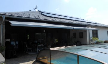 Kazetová markýza Alandbox, RAL 9006, realizace Bohemiaflex CS