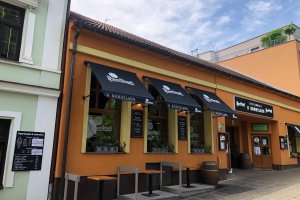 Výklopné markýzy RIMINI PLUS, Restaurace U Bohuslavů, Čelákovice, realizace Bohemiaflex CS