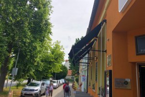 Výklopné markýzy RIMINI PLUS, Restaurace U Bohuslavů, Čelákovice, realizace Bohemiaflex CS