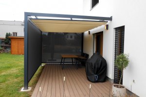 Pergola Cubolino + Screen Zipy, RAL 7016, realizace Bohemiaflex CS