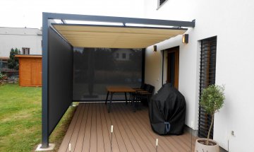 Pergola Cubolino + Screen Zipy, RAL 7016, realizace Bohemiaflex CS