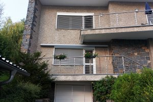 Kazetová markýza Aresbox, rozměr 5000x3000mm, RAL 9006, realizace Bohemiaflex CS