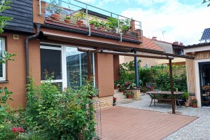 Terasová markýza Veranda Box Pergola, rozměr 4250 x 4100 mm, RAL 8014, realizace Bohemiaflex CS