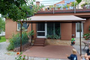 Terasová markýza Veranda Box Pergola, rozměr 4250 x 4100 mm, RAL 8014, realizace Bohemiaflex CS