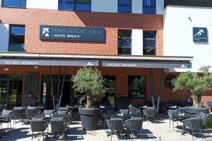 Markýzy Sirius, restaurace MATCHBALL, Hradec Králové, realizace Bohemiaflex CS