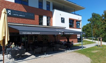 Markýzy Sirius, restaurace MATCHBALL, Hradec Králové, realizace Bohemiaflex CS