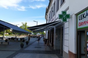 Markýzový přístřešek a kazetové markýzy, restaurace Zwolenčan, Slovensko, realizace Bohemiaflex CS