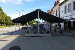 Markýzový přístřešek a kazetové markýzy, restaurace Zwolenčan, Slovensko, realizace Bohemiaflex CS
