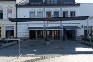 Markýzový přístřešek a kazetové markýzy, restaurace Zwolenčan, Slovensko, realizace Bohemiaflex CS
