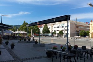 Markýzový přístřešek a kazetové markýzy, restaurace Zwolenčan, Slovensko, realizace Bohemiaflex CS