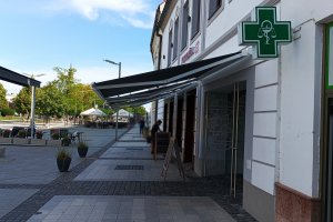 Markýzový přístřešek a kazetové markýzy, restaurace Zwolenčan, Slovensko, realizace Bohemiaflex CS