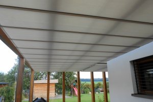 Terasová markýza Latin 40, RAL 7006 béžovošedá, realizace Bohemiaflex CS