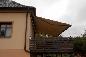 Kazetová markýza Arkobox, RAL 8017 hnědá, 6800 x 4000 mm, realizace Bohemiaflex CS