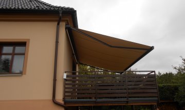 Kazetová markýza Arkobox, RAL 8017 hnědá, 6800 x 4000 mm, realizace Bohemiaflex CS