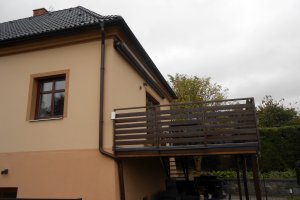 Kazetová markýza Arkobox, RAL 8017 hnědá, 6800 x 4000 mm, realizace Bohemiaflex CS