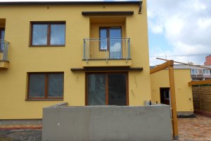 Kazetová markýza Aresbox, RAL 8014 hnědá, 3850 x 3000 mm, realizace Bohemiaflex CS