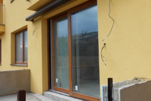 Kazetová markýza Aresbox, RAL 8014 hnědá, 3850 x 3000 mm, realizace Bohemiaflex CS