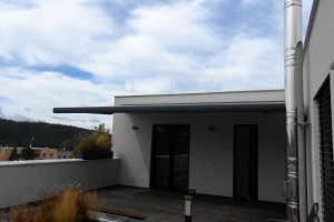 Kazetová markýza Aresbox a Arkobox RAL 7016 antracitová, realizace Bohemiaflex CS