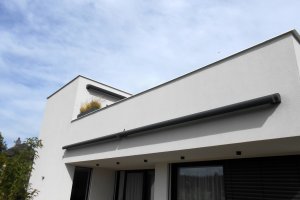 Kazetová markýza Aresbox a Arkobox RAL 7016 antracitová, realizace Bohemiaflex CS