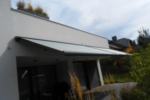 Kazetová markýza Aresbox a Arkobox RAL 7016 antracitová, realizace Bohemiaflex CS